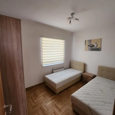 Villa 5 *